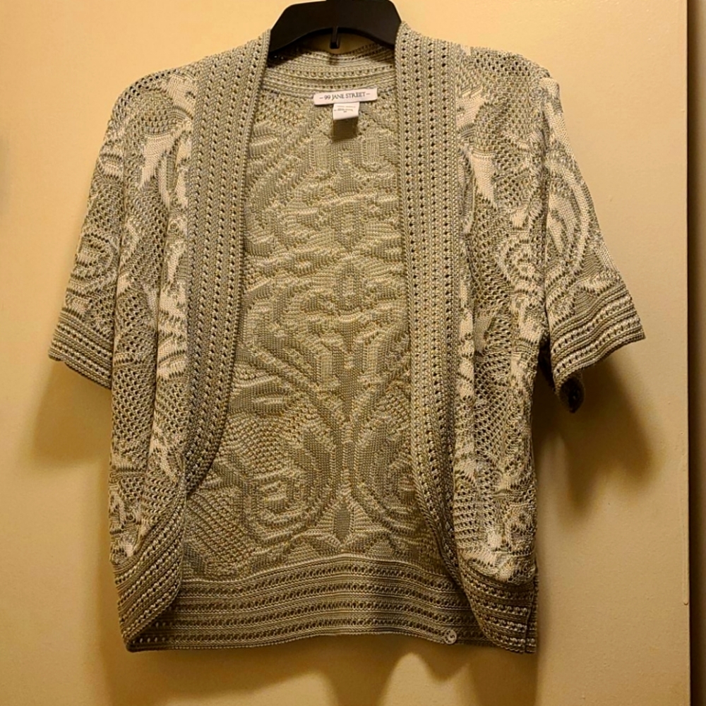 Stylish Short Sleeve Shrug